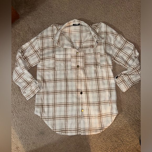 🍒6 items for $30🍒 Woman’s Plaid Shacket/Button down flannel/shirt - Picture 2 of 5